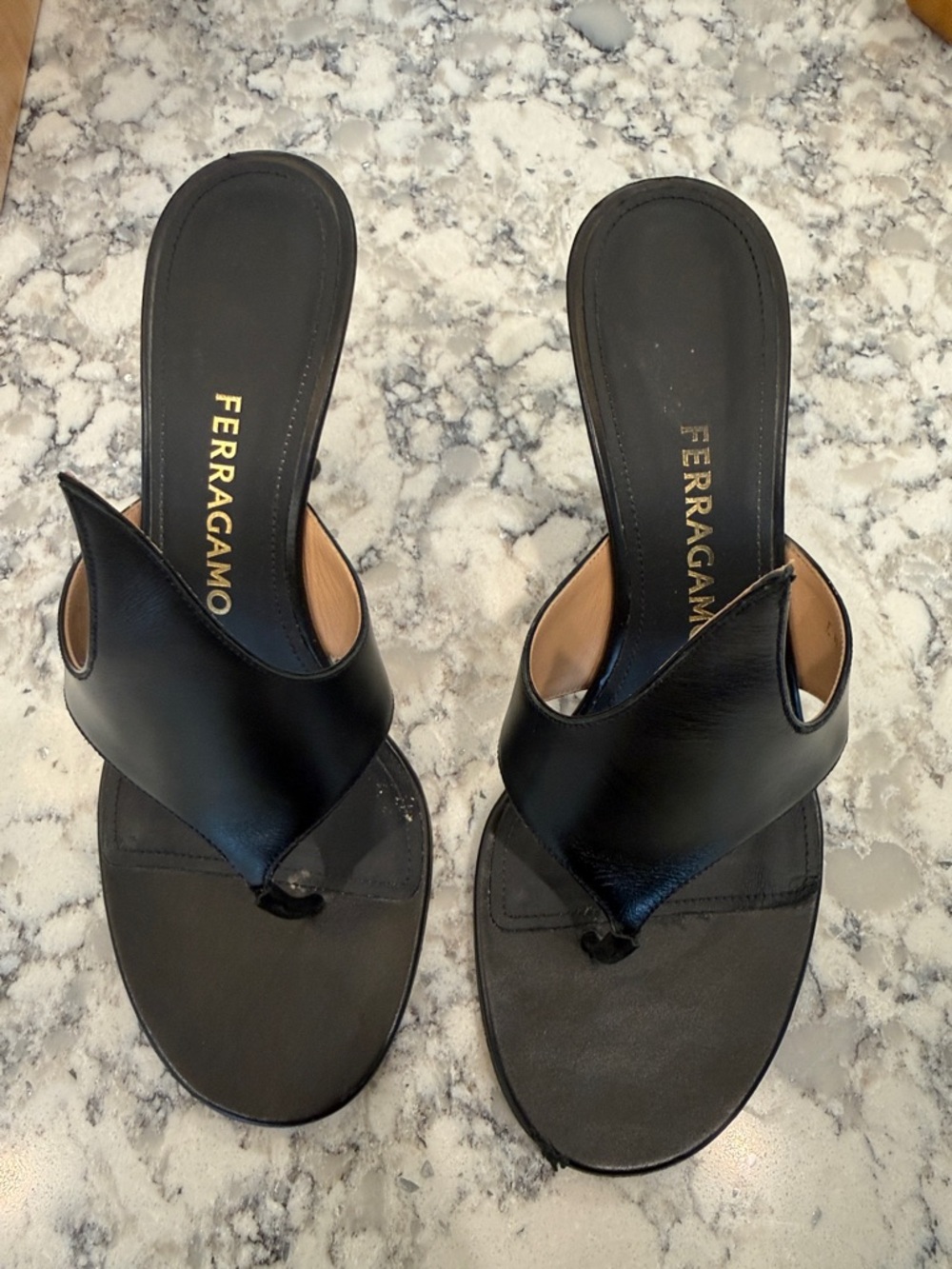 Salvatore Ferragamo Black Leather V-Front Thong Sandals
